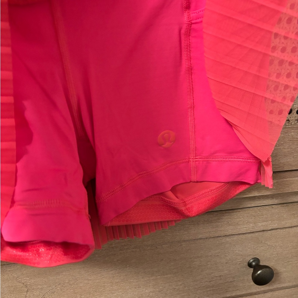 Lululemon tennis skirt - Picture 2 of 4